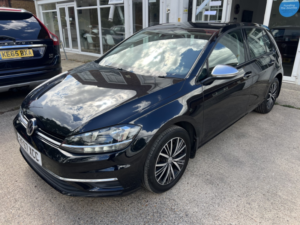 2017 Volkswagen Golf 1.4 Tsi Bluemotion Tech Se Nav in Black — image 6