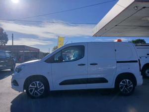 2020 Vauxhall Combo 1.5 Turbo D 2000 Sportive Panel Van 4dr Diesel Manual L1 H1 Euro 6 (s/s) (100 Ps) in White — image 5