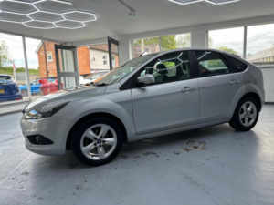 2010 Ford Focus 1.6 Tdci Dpf Zetec 5dr in Silver — image 2