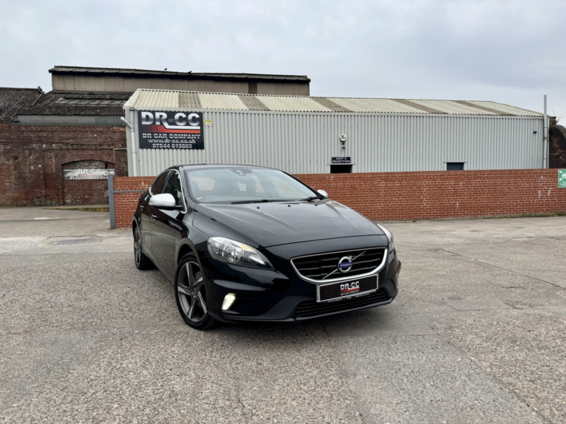 2016 Volvo V40 2.0 R-Design D2 in Black — image 1