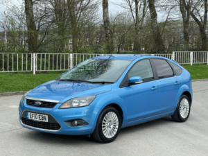 2010 Ford Focus 1.6 Tdci Dpf Titanium 5dr in Blue — image 3