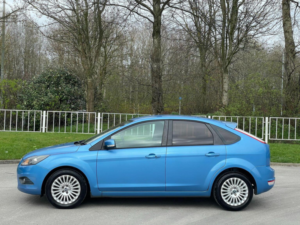 2010 Ford Focus 1.6 Tdci Dpf Titanium 5dr in Blue — image 4