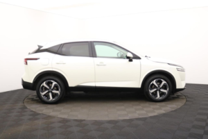 2022 Nissan Qashqai 1.3 Dig-T Mhev N-Connecta SUV 5dr Petrol Hybrid Manual Euro 6 (s/s) (140 Ps) in White — image 2
