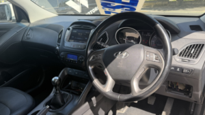 2014 Hyundai Ix35 2.0 Crdi Premium Diesel 4WD 5dr Satnav+leather+cruise in White — image 2