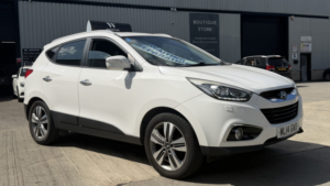 2014 Hyundai Ix35 2.0 Crdi Premium Diesel 4WD 5dr Satnav+leather+cruise in White — image 3