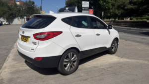 2014 Hyundai Ix35 2.0 Crdi Premium Diesel 4WD 5dr Satnav+leather+cruise in White — image 4