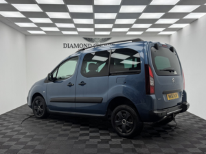 2016 Citroen Berlingo 1.6 Bluehdi Xtr in Blue — image 4