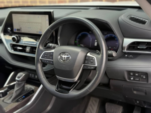 2023 Toyota Highlander 2.5 Vvt-H Excel SUV 5dr Petrol Hybrid CVT 4WD Euro 6 (s/s) (248 Ps) in White — image 2