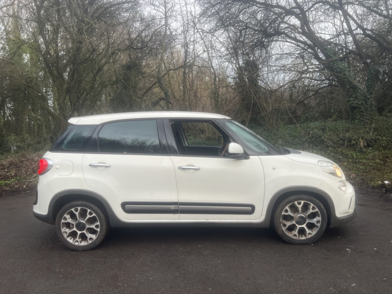 2013 Fiat 500l 1.6 Multijet Trekking in White — image 1