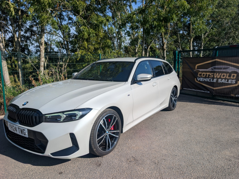 2024 BMW 3 Series 2.0 320i M Sport Touring in White — image 1