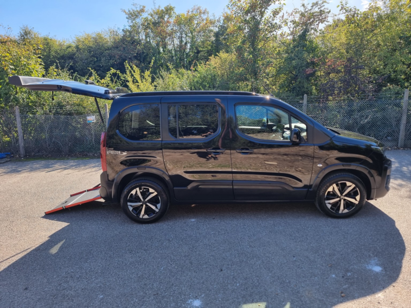 2025 Peugeot Rifter 1.5 Rifter Standard Allure 1.5l Bluehdi 100 S&s [wav] in Black — image 1