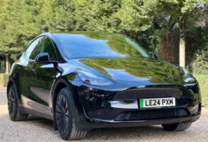 2024 Tesla Model Y Auto Rwd 5dr in Black — image 2