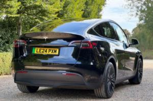 2024 Tesla Model Y Auto Rwd 5dr in Black — image 3