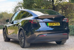 2024 Tesla Model Y Auto Rwd 5dr in Black — image 4