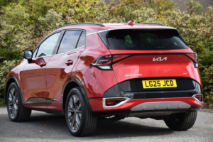 2025 Kia Sportage 1.6 H T-Gdi Gt-Line SUV 5dr Petrol Hybrid Auto Euro 6 (s/s) (207 Bhp) in Red — image 3