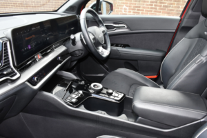 2025 Kia Sportage 1.6 H T-Gdi Gt-Line SUV 5dr Petrol Hybrid Auto Euro 6 (s/s) (207 Bhp) in Red — image 4