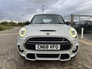 2018 MINI Hatch 2.0 3-Door Hatch Cooper S Sport in Silver — image 2