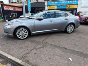 2011 Jaguar Xf 3.0d V6 Premium Luxury Auto Euro 5 4dr in Grey — image 4
