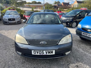 2005 Ford Mondeo 2.0 Tdci Siv Zetec 5dr in Grey — image 2
