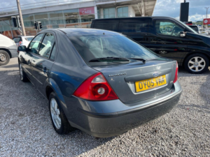 2005 Ford Mondeo 2.0 Tdci Siv Zetec 5dr in Grey — image 4
