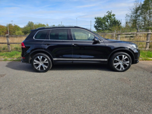 2013 Volkswagen Touareg 3.0 Tdi V6 Bluemotion Tech R-Line Tiptronic 4WD Euro 5 (s/s) 5dr in Black — image 5