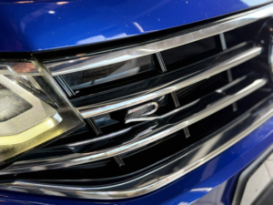 2022 Volkswagen Tiguan 2.0 Tsi R in Blue — image 4