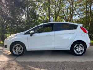 2013 Ford Fiesta 1.0 Zetec Hatchback 5dr Petrol Manual Euro 5 (s/s) (80 Ps) in White — image 5