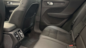 2023 Volvo Xc40 2.0 B4 Mhev Ultimate SUV 5dr Petrol Hybrid Dct Auto Euro 6 (s/s) (197 Ps) in Black — image 4