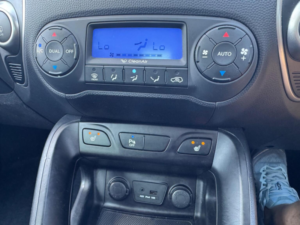 2013 Hyundai Ix35 1.7 Crdi Premium Euro 5 (s/s) 5dr in Black — image 6