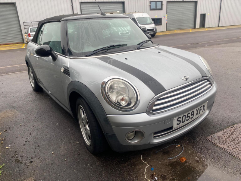 2009 MINI Convertible 1.6 Cooper Euro 4 2dr in Silver — image 1