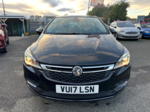 2017 Vauxhall Astra 1.6 Cdti Blueinjection Elite Nav Euro 6 (s/s) 5dr in Black — image 2