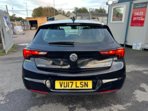 2017 Vauxhall Astra 1.6 Cdti Blueinjection Elite Nav Euro 6 (s/s) 5dr in Black — image 6