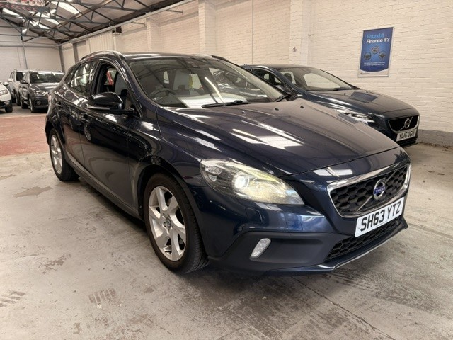2014 Volvo V40 Cross Country 1.6 D2 Lux in Blue — image 1