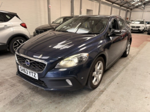 2014 Volvo V40 Cross Country 1.6 D2 Lux in Blue — image 2