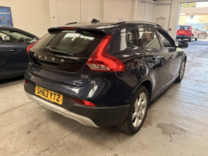2014 Volvo V40 Cross Country 1.6 D2 Lux in Blue — image 4