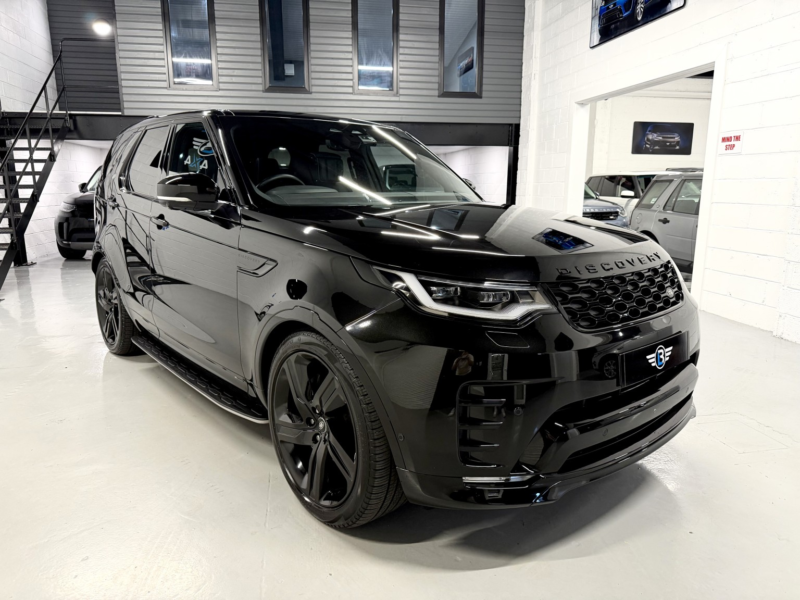 2021 Land Rover Discovery 3.0 D300 Mhev R-Dynamic Hse in Black — image 1