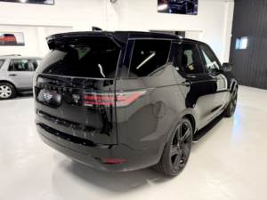 2021 Land Rover Discovery 3.0 D300 Mhev R-Dynamic Hse in Black — image 2