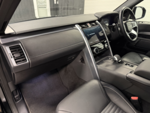 2021 Land Rover Discovery 3.0 D300 Mhev R-Dynamic Hse in Black — image 5