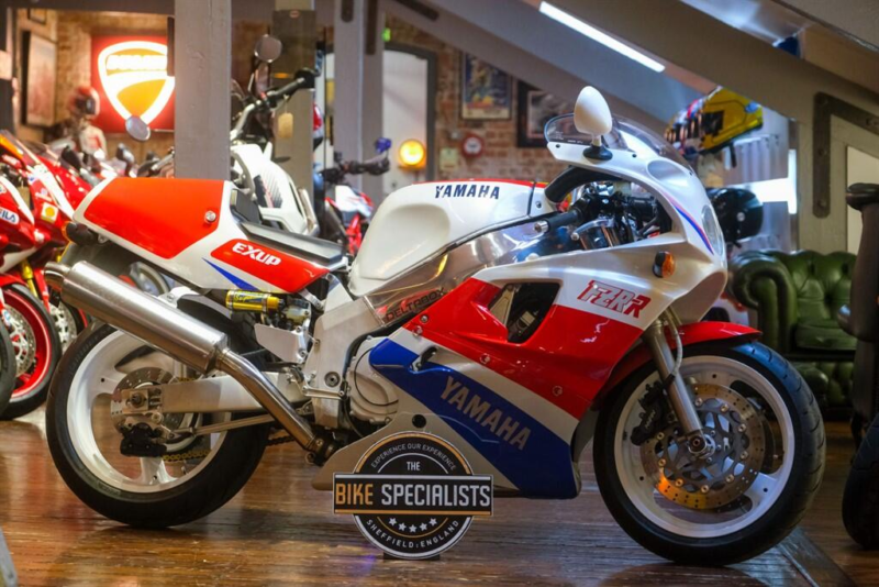 2014 Yamaha Fzr750r *ow-01 - Stunning Example* in Red — image 1