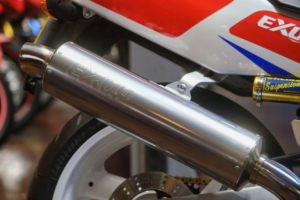 2014 Yamaha Fzr750r *ow-01 - Stunning Example* in Red — image 5