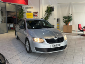2016 Skoda Octavia 1.6 Tdi S in Silver — image 2