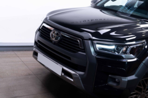 2025 Toyota Hilux 2.8 D-4d-H Invincible X Auto 4WD Euro 6 4dr in Black — image 5