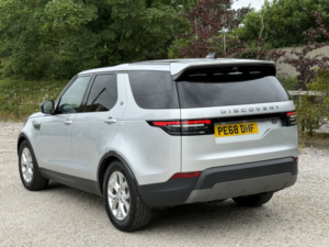 2018 Land Rover Discovery SUV (2016 - 2021) in Silver — image 6