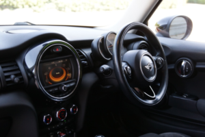 2014 MINI Hatch 1.5 Cooper 3-Door Hatch in Red — image 2