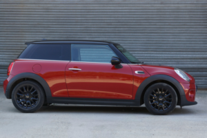 2014 MINI Hatch 1.5 Cooper 3-Door Hatch in Red — image 5