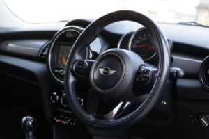 2014 MINI Hatch 1.5 Cooper 3-Door Hatch in Red — image 6