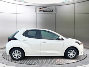 2020 Toyota Yaris 1.5 Vvt-H Excel Hatchback 5dr Petrol Hybrid E-CVT Euro 6 (s/s) (116 Ps) in White — image 5