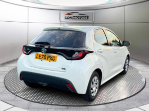2020 Toyota Yaris 1.5 Vvt-H Excel Hatchback 5dr Petrol Hybrid E-CVT Euro 6 (s/s) (116 Ps) in White — image 6