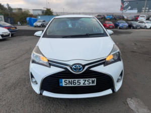 2015 Toyota Yaris 1.5 Vvt-H Icon E-CVT Euro 6 5dr in White — image 2