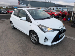 2015 Toyota Yaris 1.5 Vvt-H Icon E-CVT Euro 6 5dr in White — image 5
